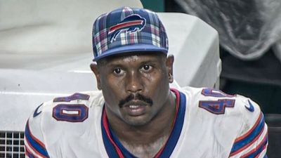 Cameras Caught Von Miller Appearing to Wear a Bills Hat He Autographed