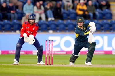 Australia leave England requiring 194 to level three-match T20 series