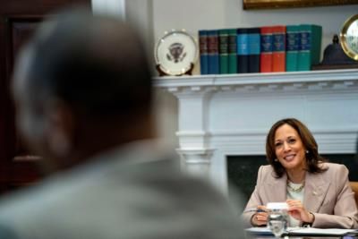 Kamala Harris Prioritizes Middle Class, Challenges Trump's Policies