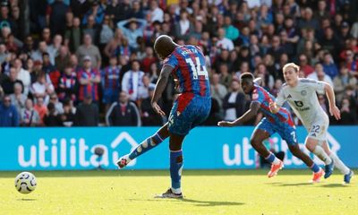 Mateta’s dramatic penalty in added time denies Leicester victory at Palace