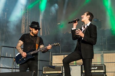 Perry Farrell’s wife reveals reason singer threw punch at Jane’s Addiction guitarist Dave Navarro on stage