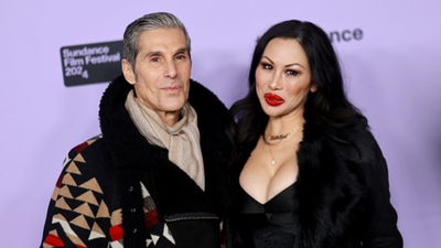 Perry Farrell's wife Etty gives her account of his onstage bust-up with Jane's Addiction bandmate Dave Navarro