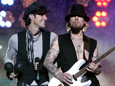 Jane’s Addiction release statement after onstage brawl ends Boston show