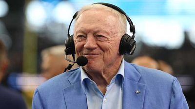 Cameras Caught Jerry Jones's Frustrated Reaction to Bad First Half by Cowboys