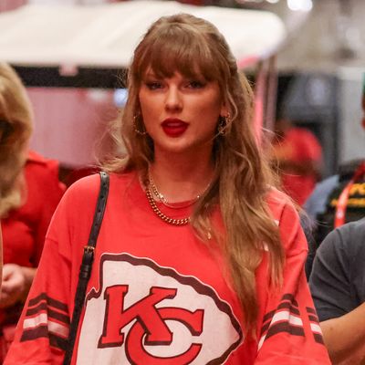 Taylor Swift Styles an Oversize Chiefs T-Shirt Like a Mini Dress With Classic Black Boots