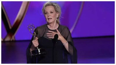 Emmy Awards 2024: 'Hacks' star Jean Smart gets standing ovation for Outstanding Lead Actress in comedy series win