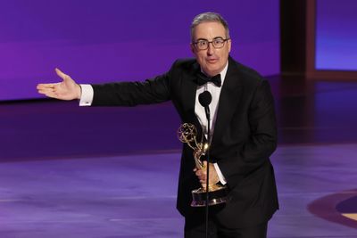 John Oliver dedicates Emmy to late dog