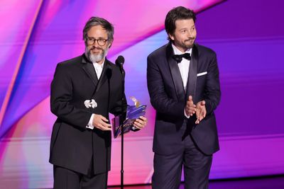 Diego Luna and Gael García Bernal speak español at the Emmys: To boost the ratings