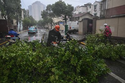 Typhoon hits Shanghai with 94-mph winds after 400,000 people were evacuated