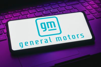 Is General Motors Stock Outperforming the S&P 500?
