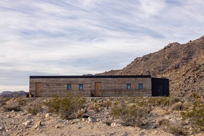 Morning Dove in Twentynine Palms combines earth construction and otherworldly desert views