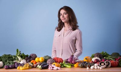 I worship Nigella Lawson. But I disagree with her – very strongly – about eating in bed