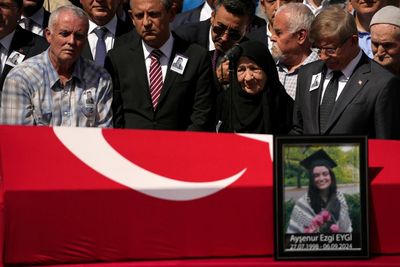 Funeral for slain Turkish American Ayşenur Ezgi Eygi draws hundreds