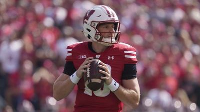 Wisconsin QB Tyler Van Dyke to Miss Rest of Season Due to Knee Injury