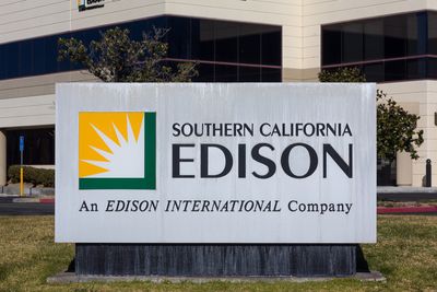 Is Edison International Stock Outperforming the Nasdaq?