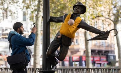 Campaigners tie baby slings to statues in call for better UK paternity leave