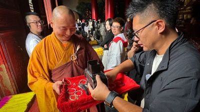 Buddhist monk blesses Hasselblad camera –will "enlightenment" make it overexpose photos?