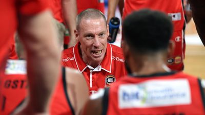 Perth hand NBL coach John Rillie three more years