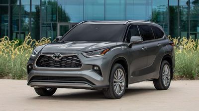 2025 Toyota Highlander Gets $39,250 Base Price and 25th Anniversary Edition