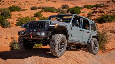 Jeep Wrangler V-6 Goes Manual-Only for 2025