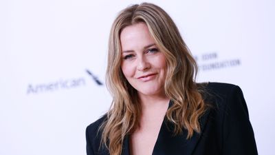 Alicia Silverstone’s kitchen is a masterclass in nostalgiacore — designers adore its “simplicity and coziness”