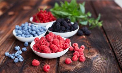 Flavonoid-rich foods and drinks may cut risk of dementia, study finds