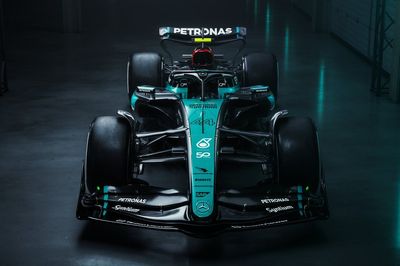 Mercedes reveals one-off green and black Singapore livery