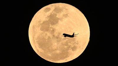 'Harvest' supermoon lights up Australian night skies