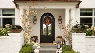 Outdoor fall decorating ideas – 15 designer tricks that will give your porch, patio, and front door cozy curb appeal