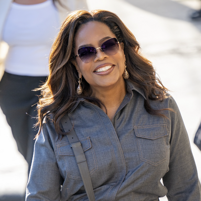 Oprah Wears $850 Chloé Sneakers and a Crossbody Bag for the Ultimate "Rich Auntie" Look