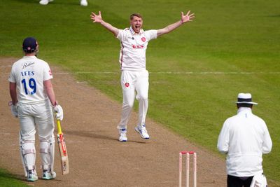 Essex beat Warwickshire inside two days at Edgbaston