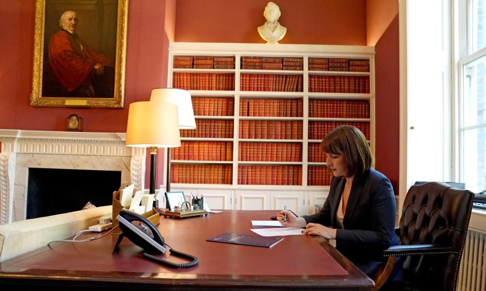 Rachel Rieves Artist Rachel Reeves to replace No 11 paintings with art of…