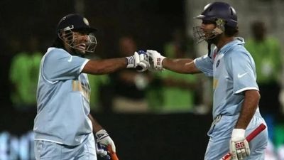 What MS Dhoni said to Yuvraj Singh after he hit Stuart Broad for 6 sixes in 2007 T20 World Cup