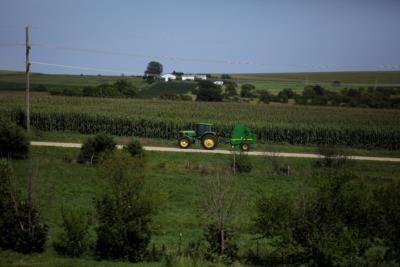 Tractor Rollover Injures 17 At Wisconsin Apple Orchard Field Trip