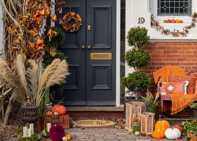 Outdoor Fall Decor Ideas — 7 Ways to Cozy up Your Yard for the Changing Season