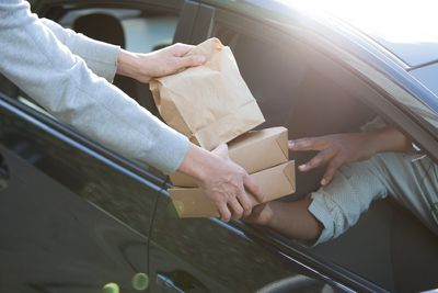 Uber, Darden Restaurants Eye Breakouts On Delivery Deal