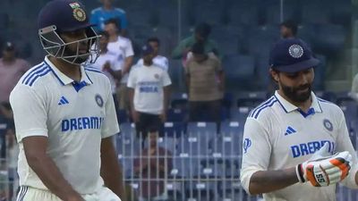 'From despair to domination': Sachin Tendulkar lauds Ashwin-Jadeja 'super' partnership in Chennai