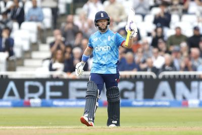 Ben Duckett stars but England are spun out by Australia