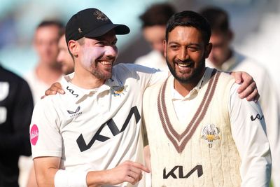 Surrey close in on third successive County Championship title