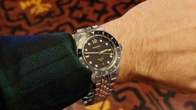 New Nomadic Fior 555 brings GMT functionality to a stylish form