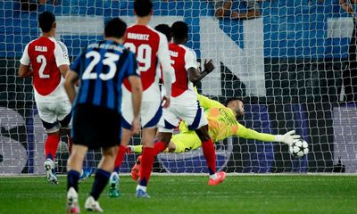 David Raya’s double save from penalty earns Arsenal draw at Atalanta