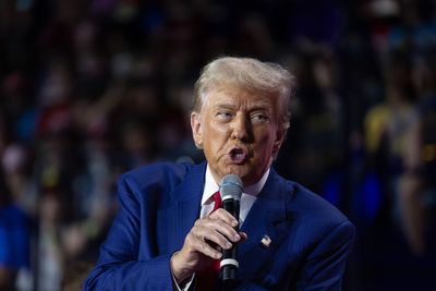 Trump vows to bring back Muslim ban
