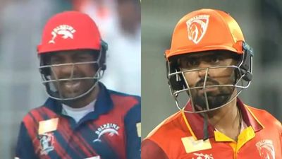 'Isko 40 overs khila denge': Babar Azam ridiculed by Sarfaraz Ahmed, responds with a century - Watch