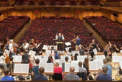 New York Philharmonic musicians agree to 30% raise over 3-year contract