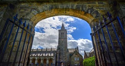 What is the acceptance rate for undergraduates at the University of St Andrews?