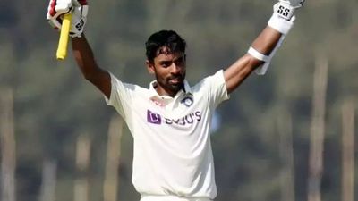Duleep Trophy: Abhimanyu Easwaran scores ton, Suryakumar Yadav disappoints for India B vs India D