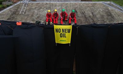 Greenpeace activists who scaled Sunak’s roof cleared by judge