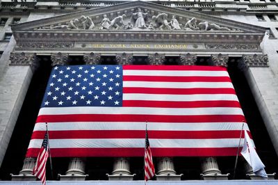Stocks Settle Mostly Lower on Chip Stock Weakness