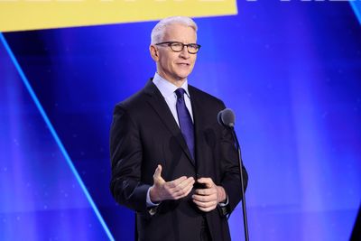 Cooper jokes about Robinson porn scandal