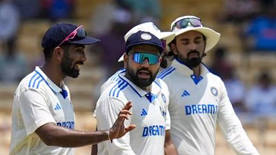 Rohit Sharma gets angry at team-mate: 'Soye hue hain sab log'